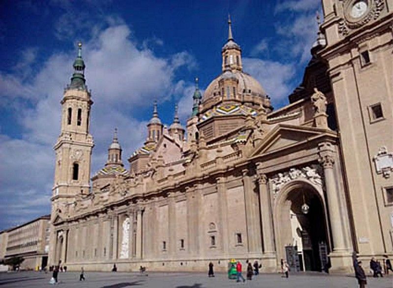 Dos Torres Pilar Suites- Balcones Con Vistas A La Ciudad Zaragoza Exteriér fotografie