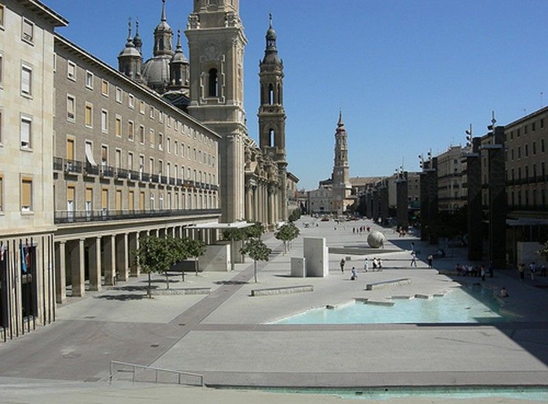 Dos Torres Pilar Suites- Balcones Con Vistas A La Ciudad Zaragoza Exteriér fotografie